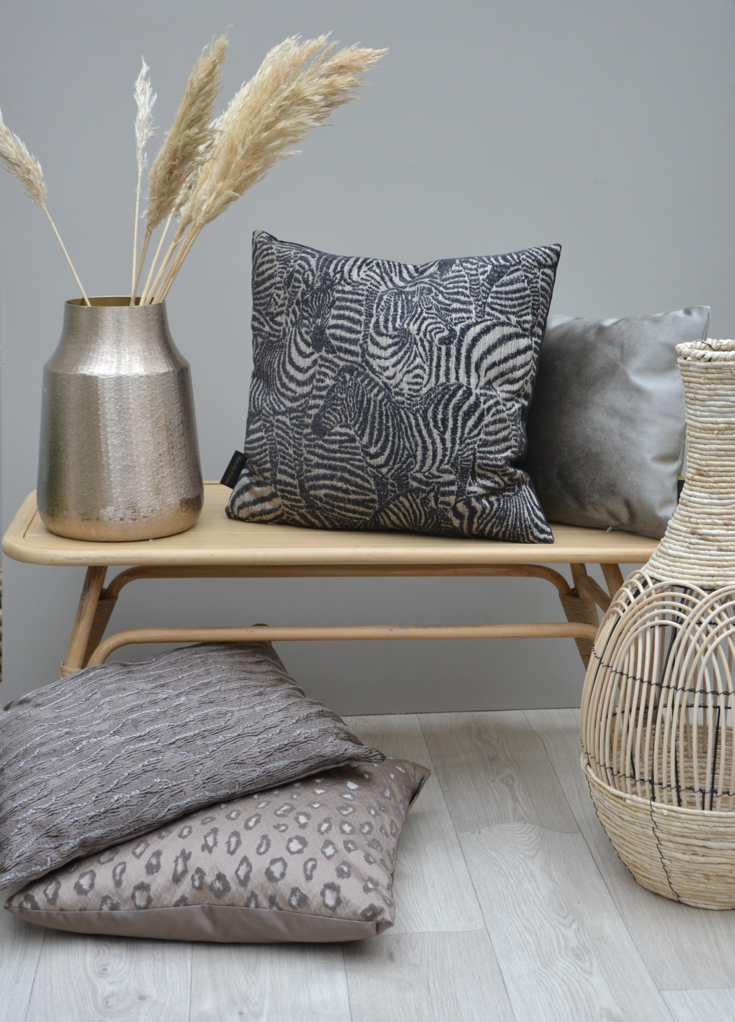 Kussen Faline panterdesign animal instincts Kussen faline bami animal instincts Clay 30 x 50