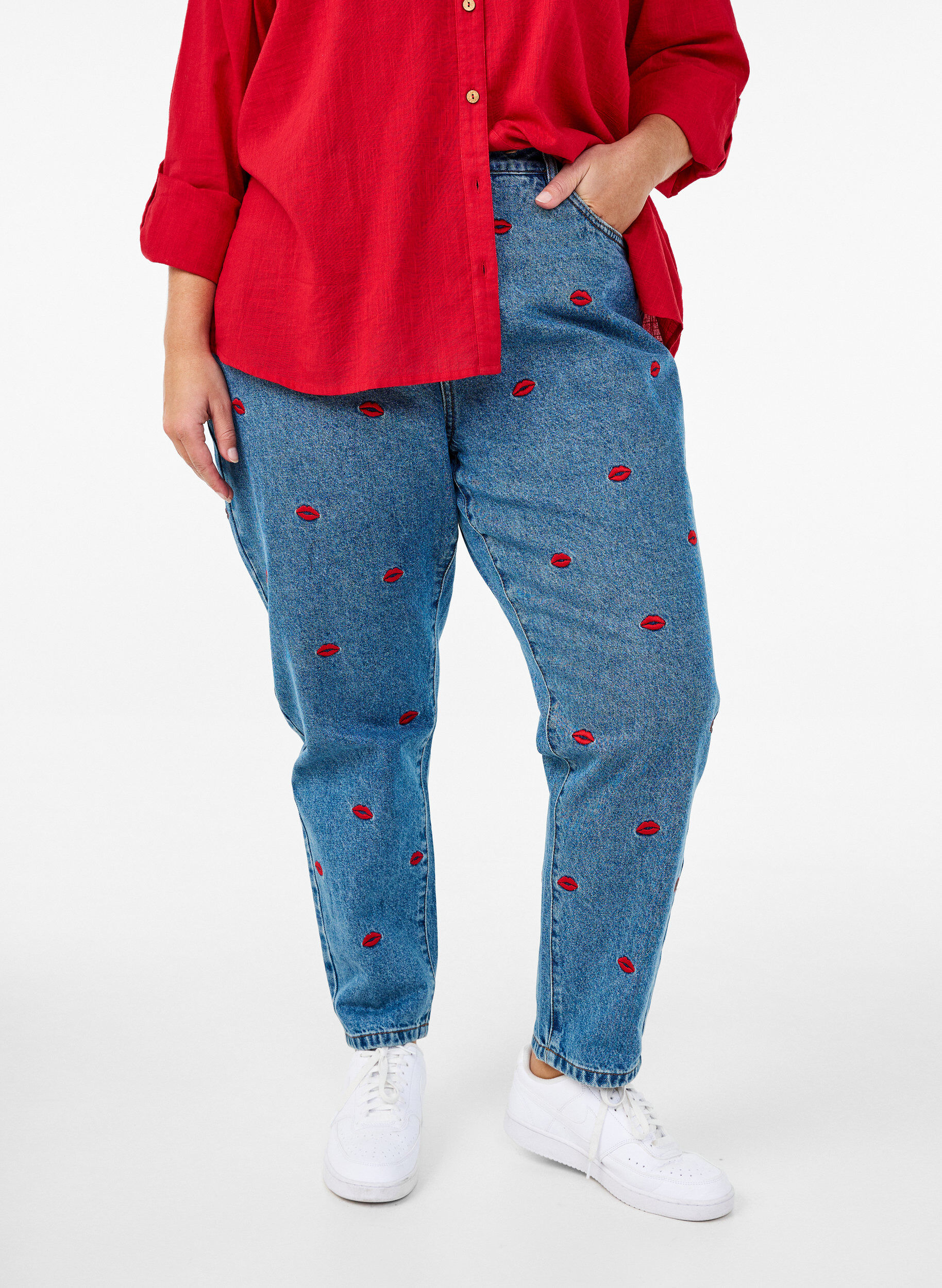 Mille mom fit jeans med broderi