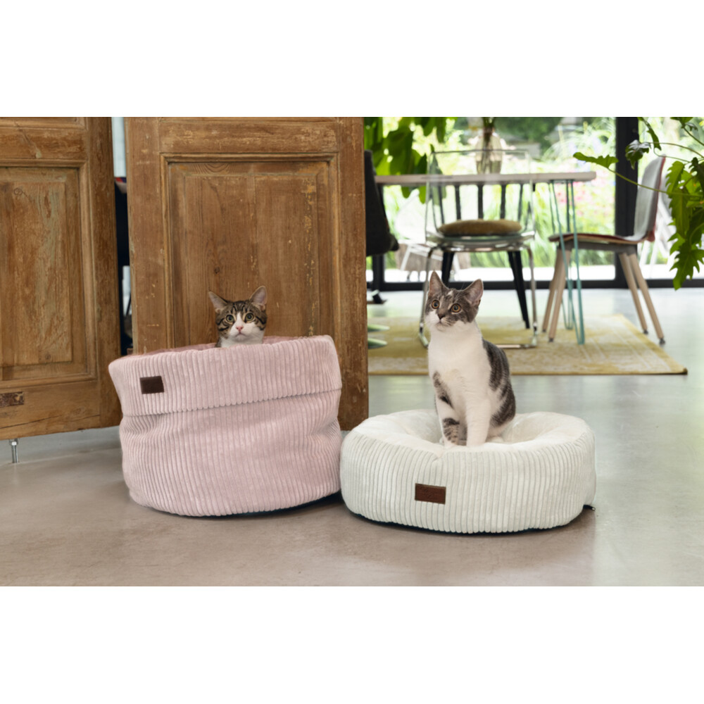 Designed by Lotte Kattenmand Ribbed Lichtgrijs50 x 50 x 17 cm