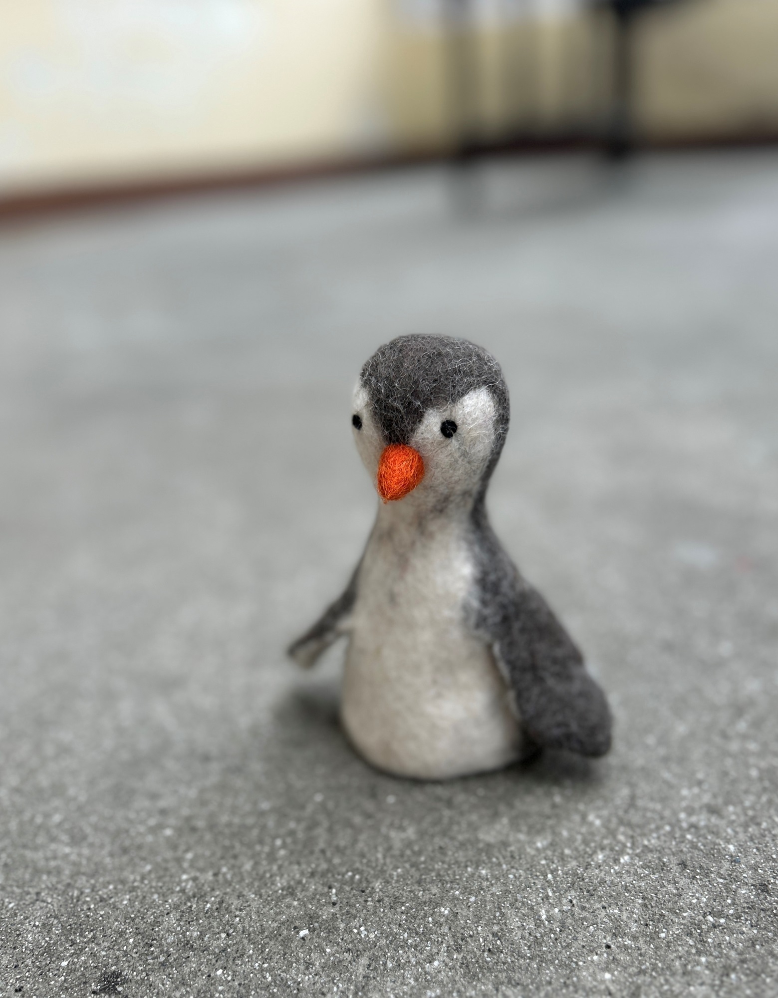 Eierwärmer 'Pinguin' aus Filz, grau, weiß, H 13 cm, Ø 8 cm zu 9,80