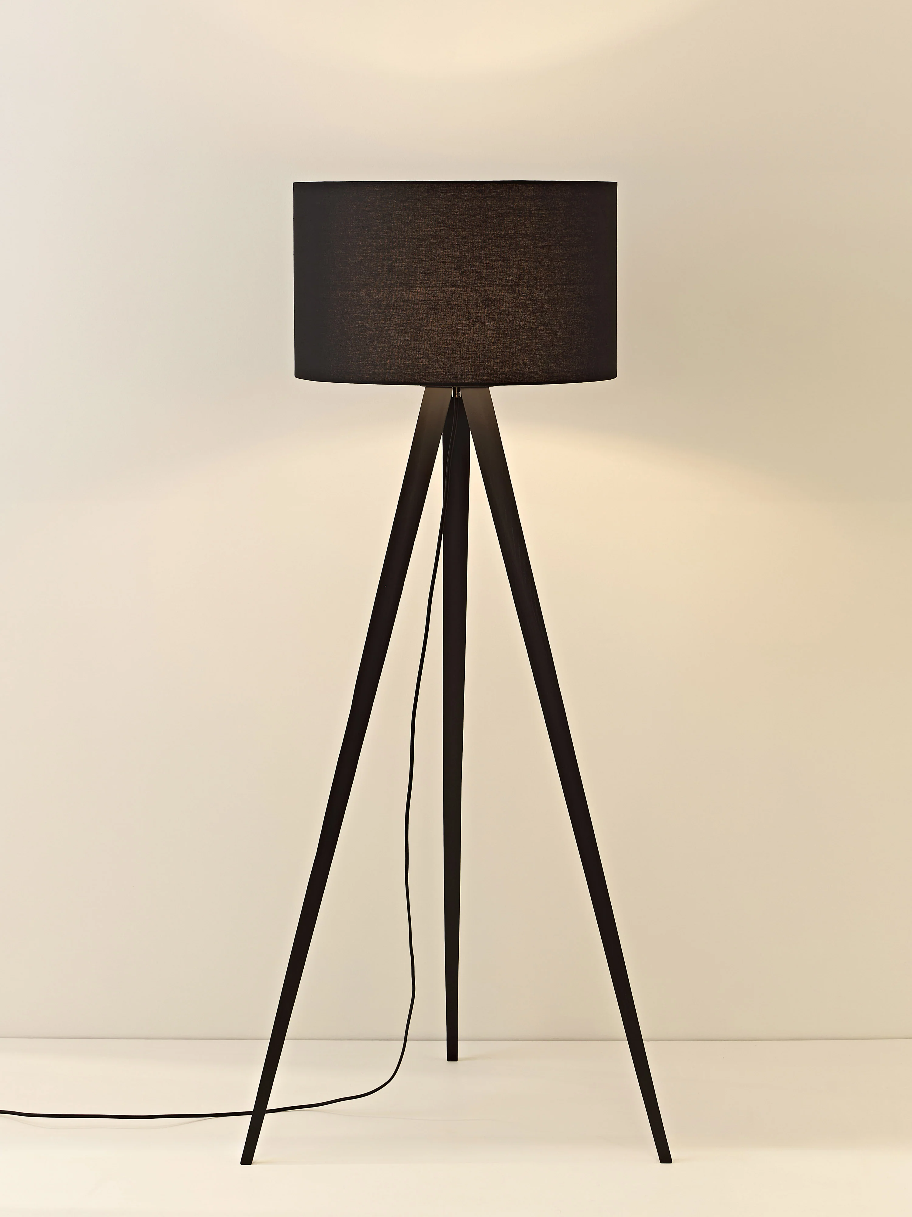 Tripod vloerlamp Jake van massief hout