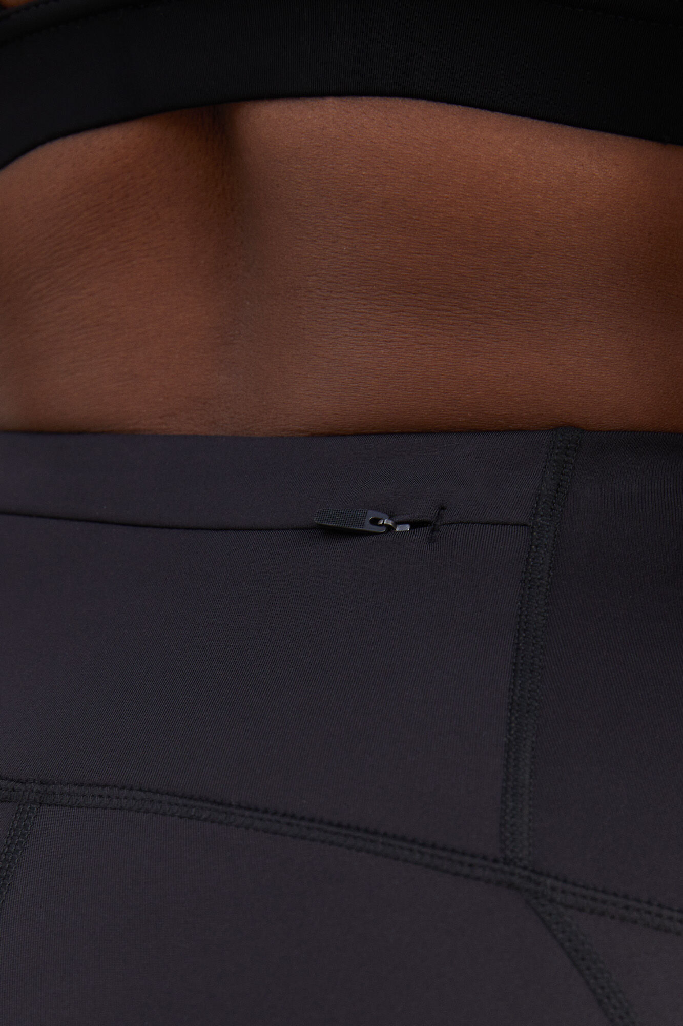 Legging preta tamanho médio com elasticidade 4D