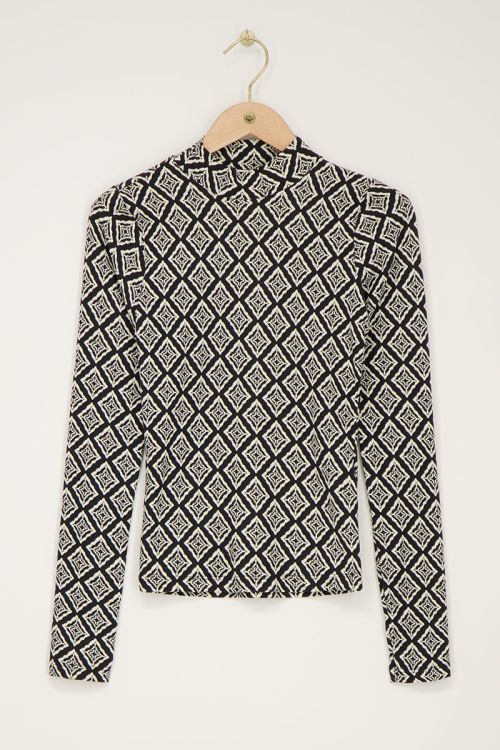 Zwarte top met col en ikat print