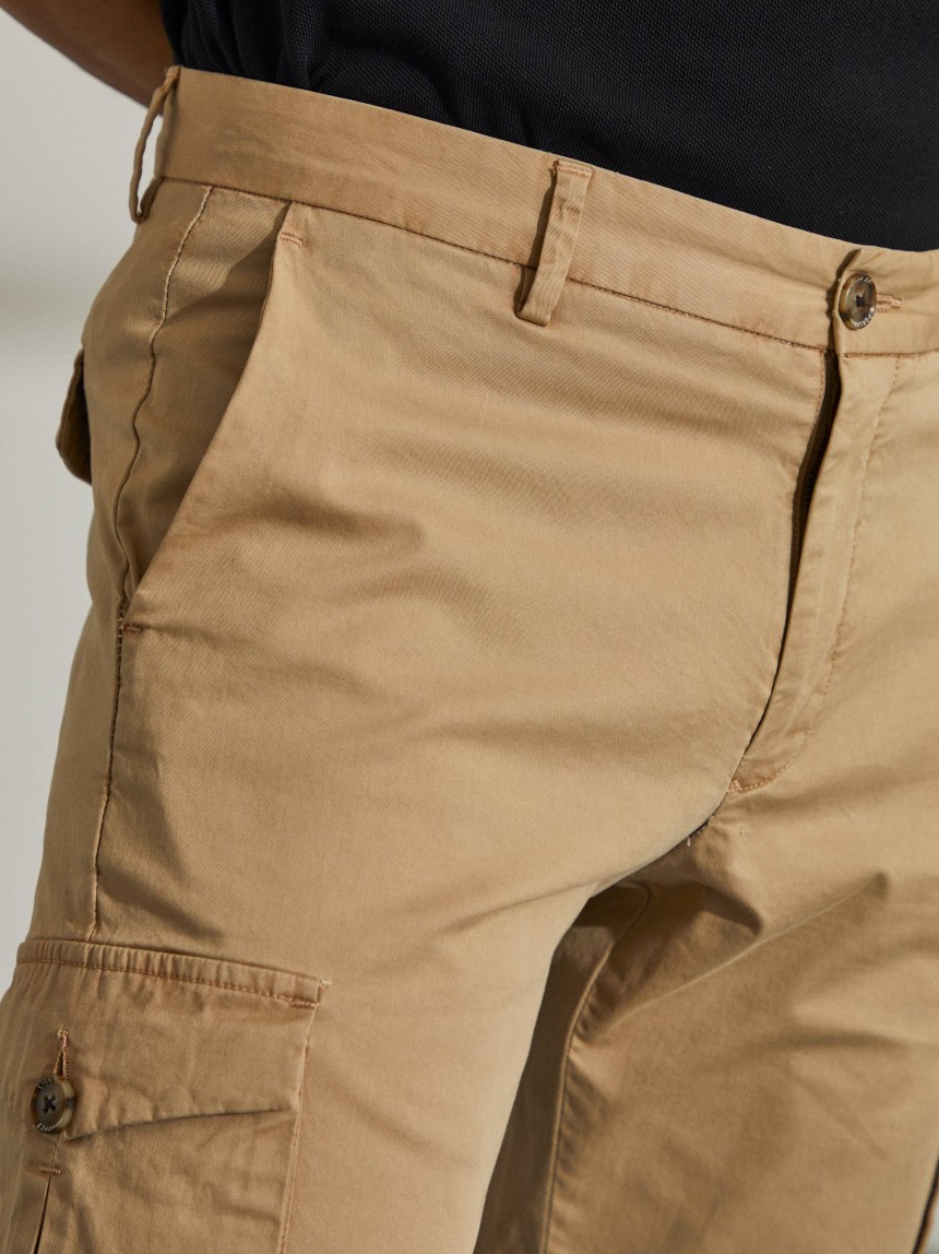 Calças regular fit chino de algodão stretch