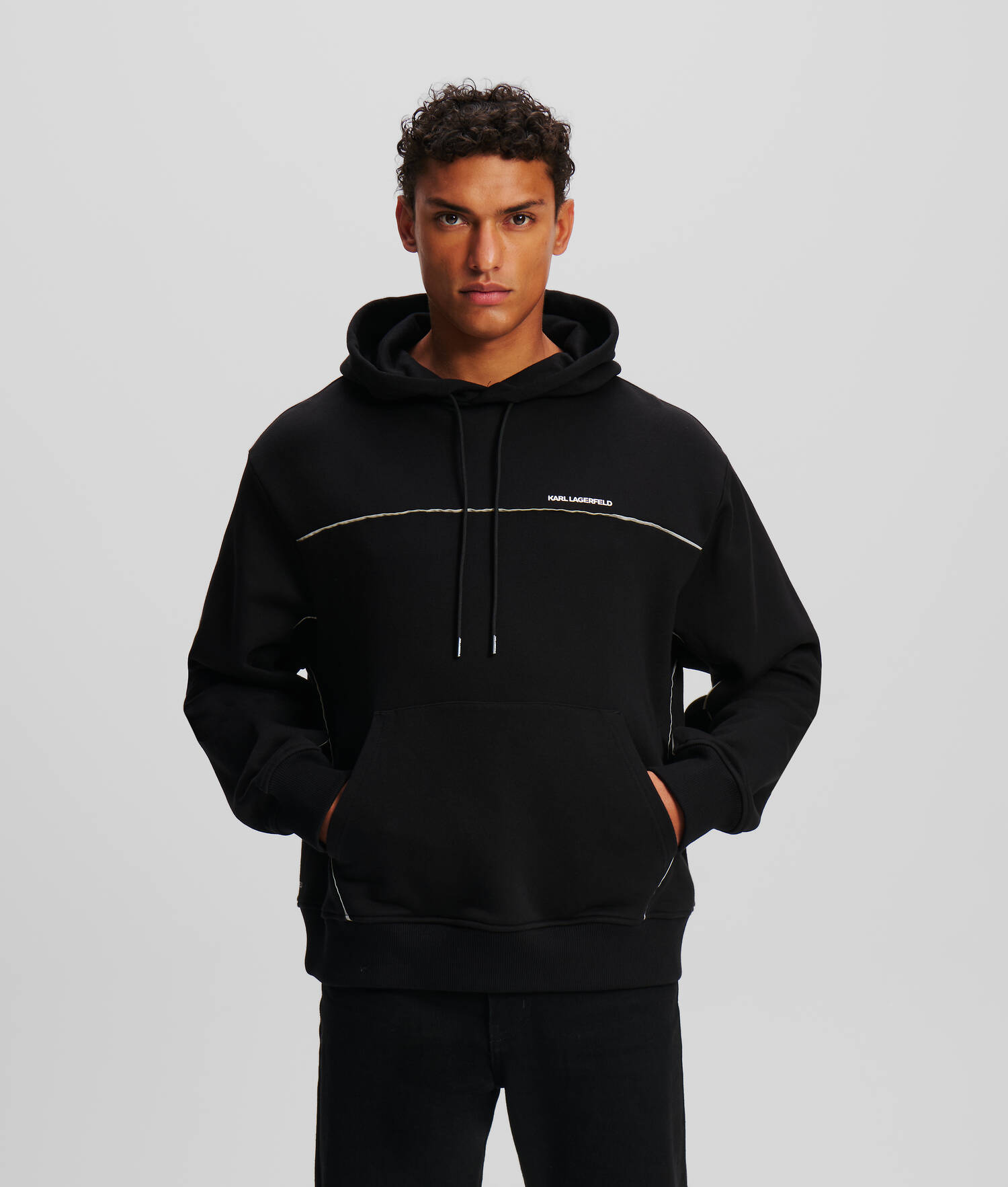 SWEAT À CAPUCHE AVEC PASSEPOIL RÉFLÉCHISSANT