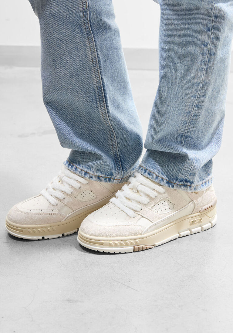 beige axel arigato lage sneakers area lo fluffy sneaker
