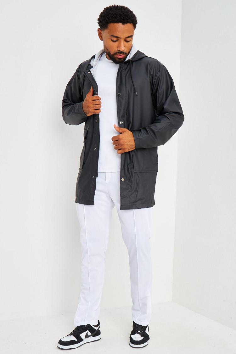 Veste mi-longue noire à capuche en simili cuir mat