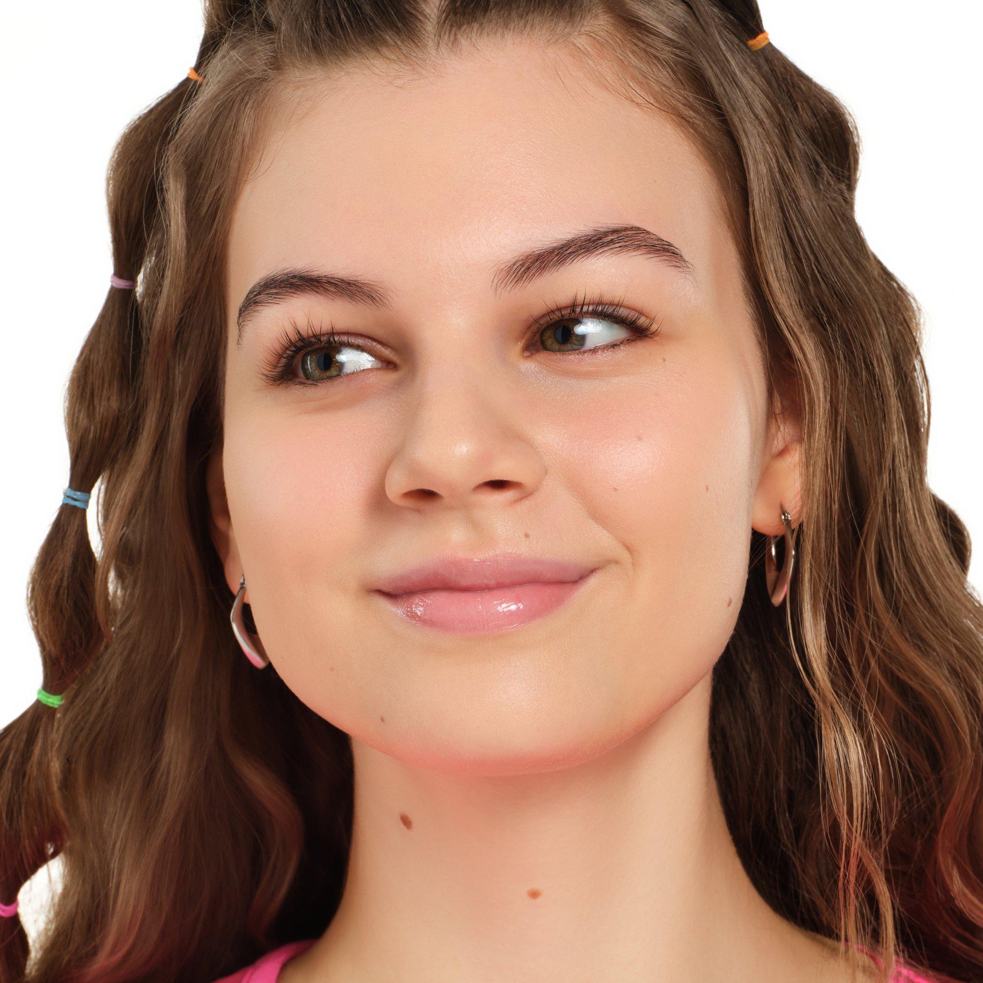 the SUPER BALM glossy lip treatment