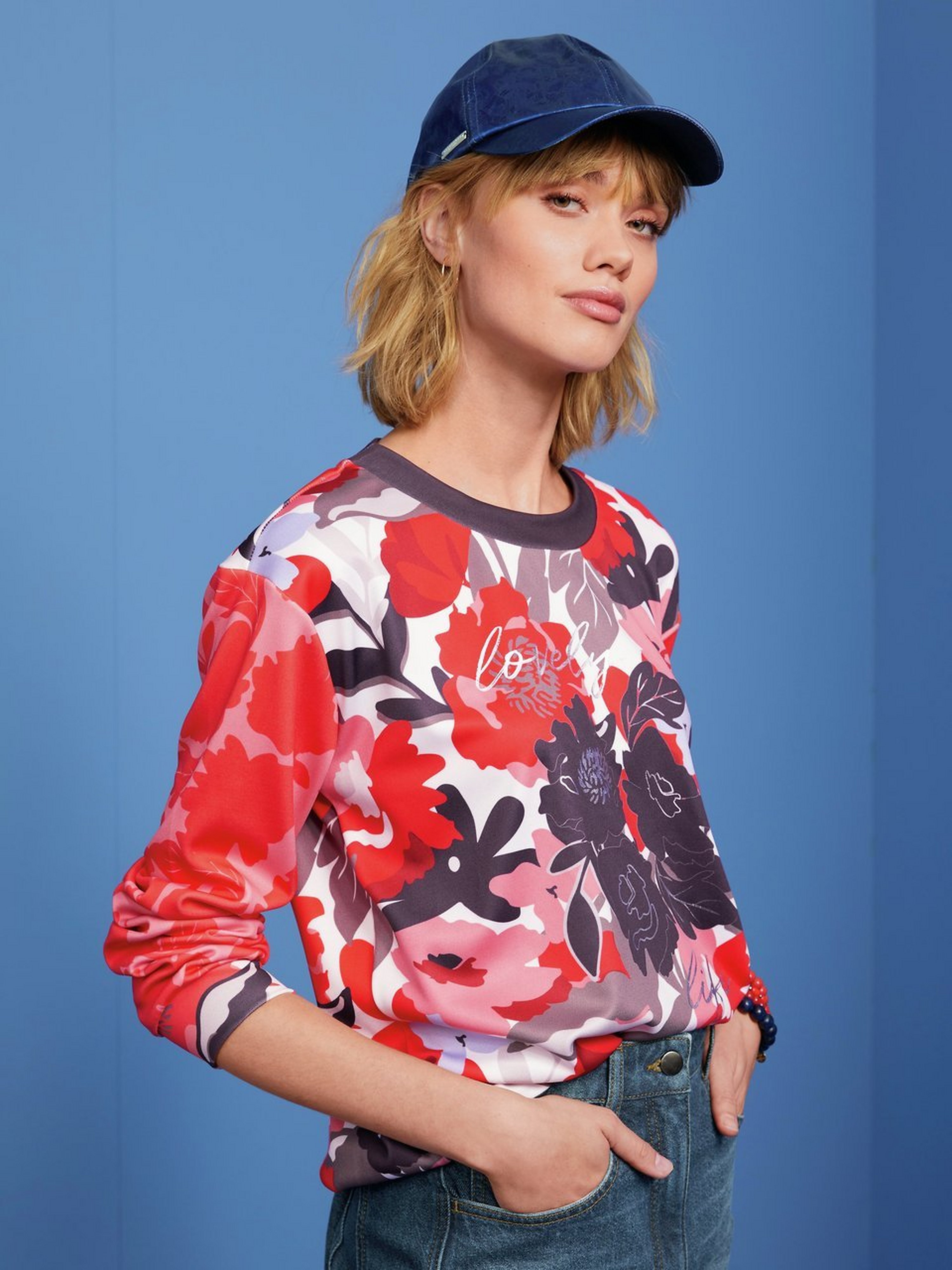 Sweatshirt