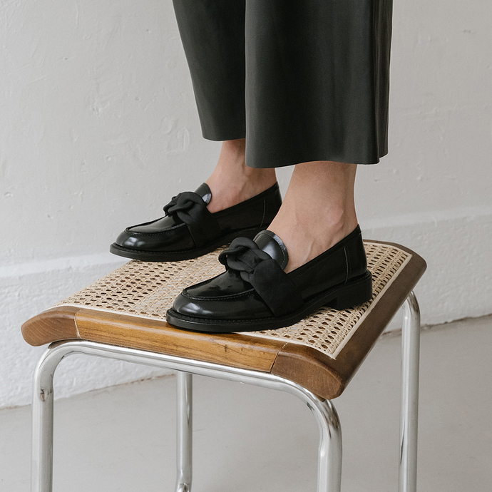 Mocassins à nœuds  en cuir glacé noir