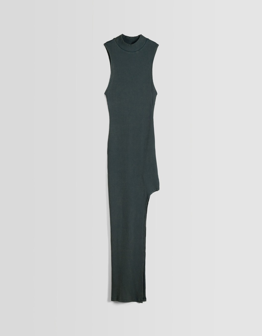 Vestido midi com fenda lateral