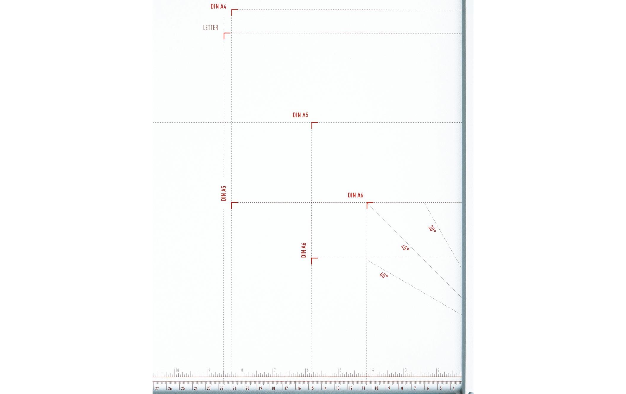 Hebelschneidegerät 1158, 58 cm, 40 Blatt<br>Profi-Hebelschneider mit Papierformaten auf dem Schneidetisch