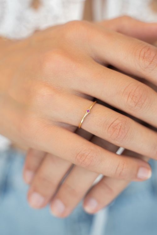 Minimalistische geboortesteen ring