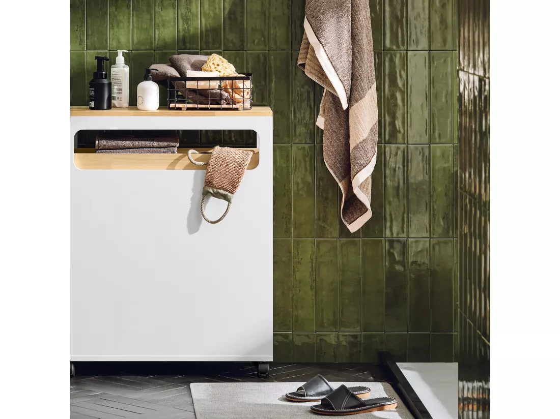 SoBuy Meuble de Rangement Salle de Bain Étroit sur roulettes, Support Papier Toilette, Armoire Toilettes WC Compact, Rangement Polyvalente avec 1 Plateau Amovible et 3 tiroirs, 65x23x82cm, BZR54-WN