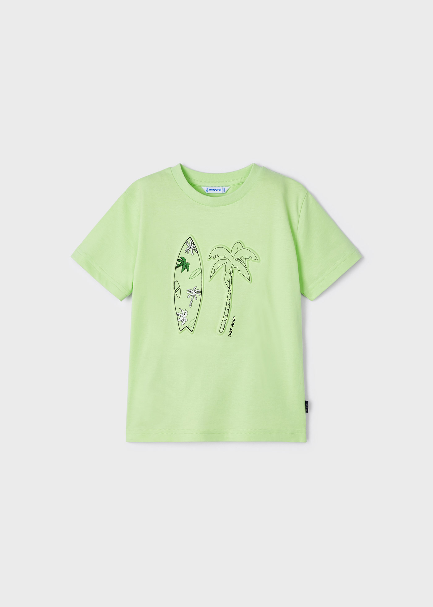 Camiseta infantil masculina em algodão sustentável com estampa.