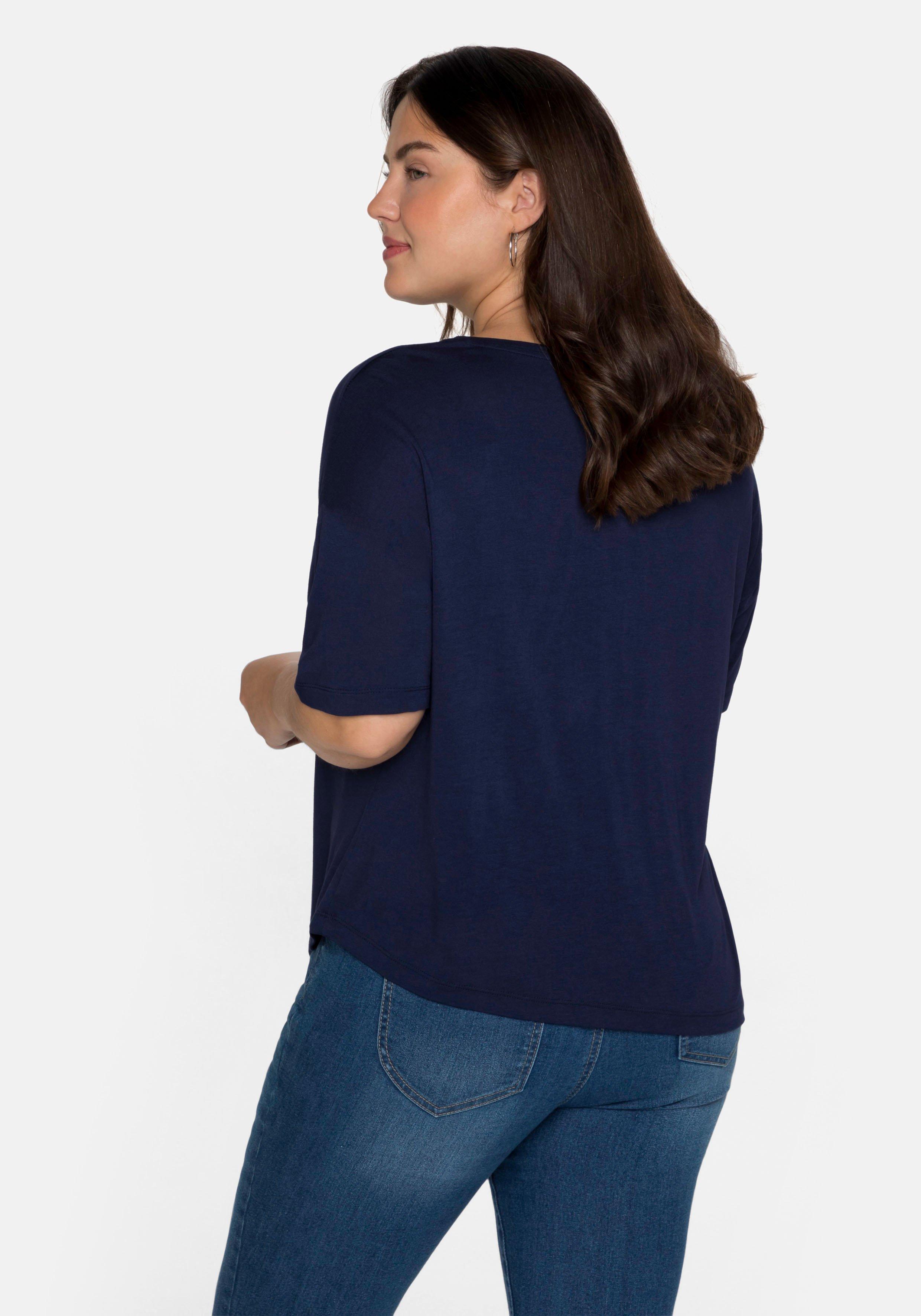 Shirt mit asymmetrischem Saum und Falten