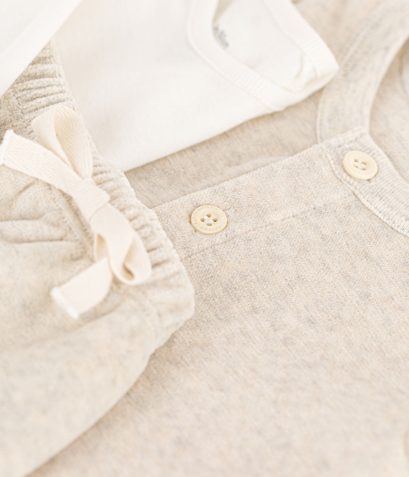 Ensemble en velours et body bébé