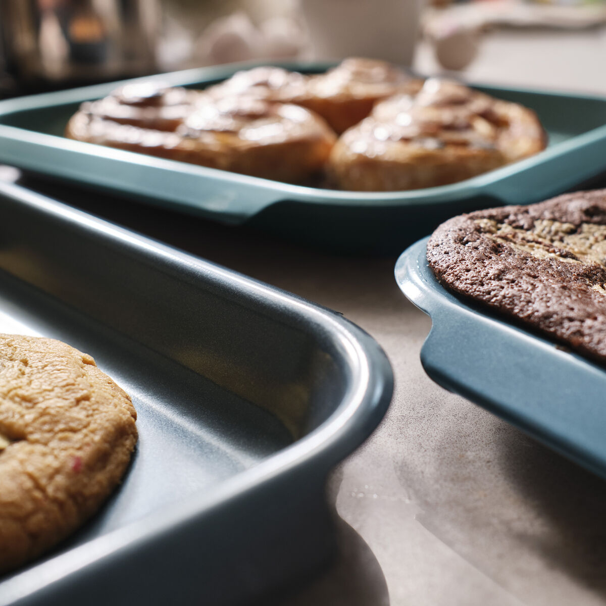 Joseph Joseph Nest Bake bakebrett medium, blå