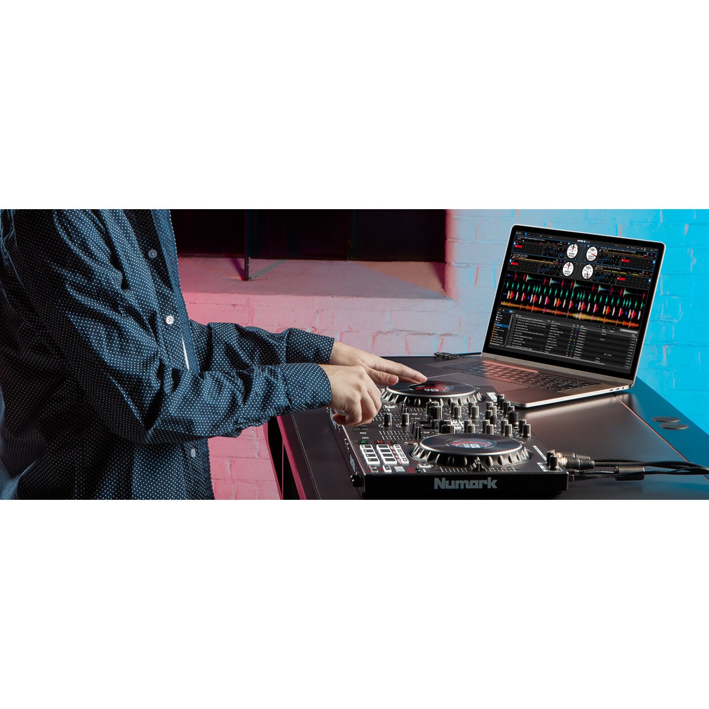 Numark NS4FX 4-kanaals DJ-controller