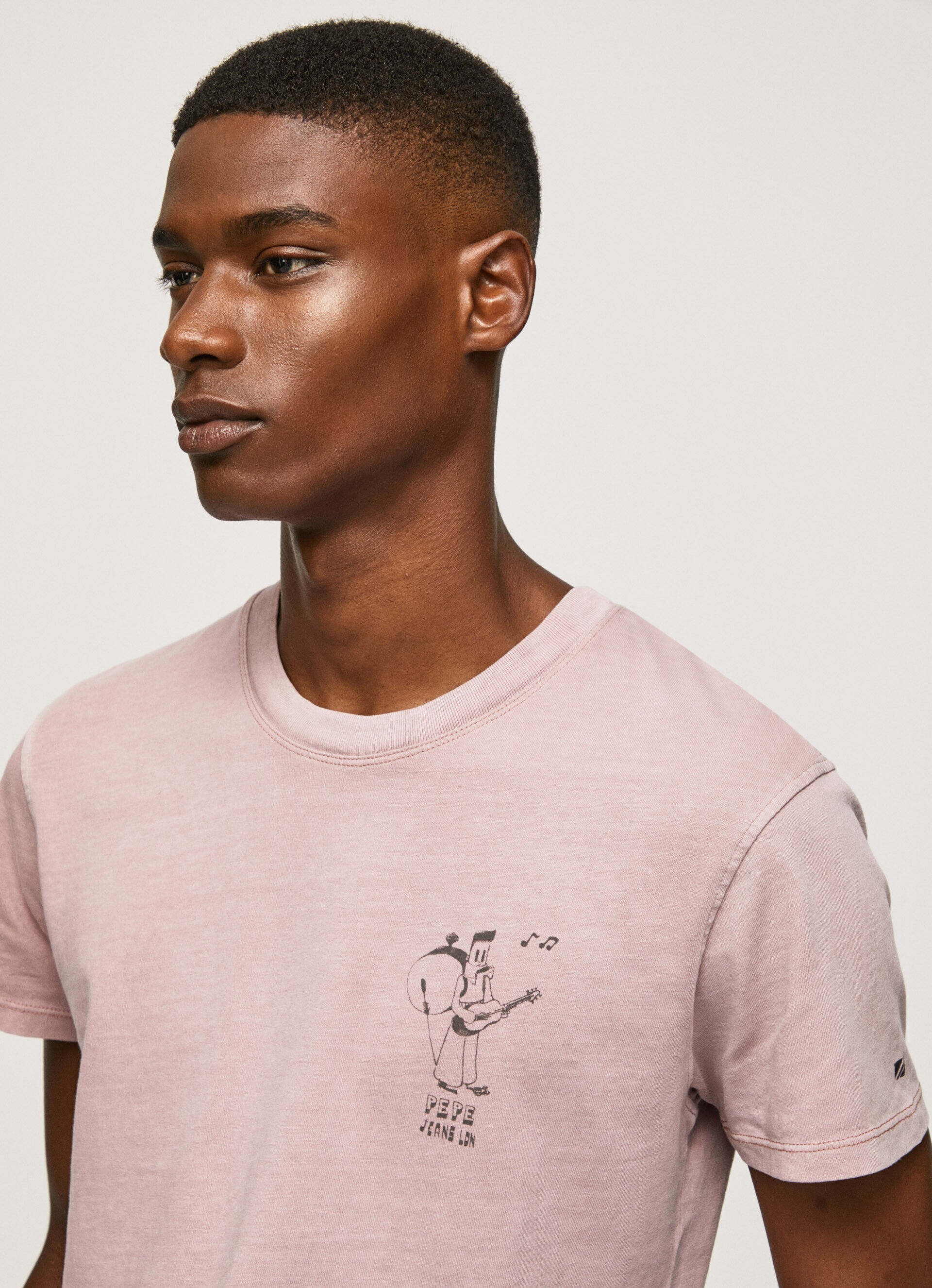 Camiseta de algodão lavada e tingida - rosa claro
