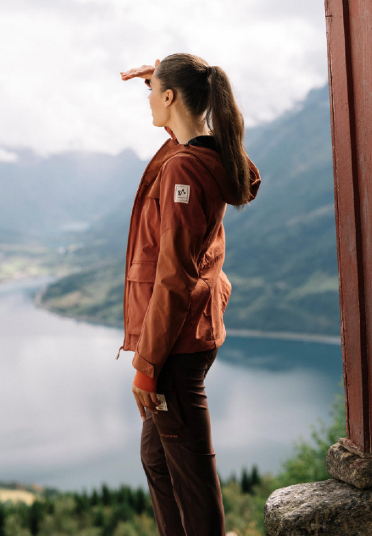 Twentyfour<br>1222 Hiking D