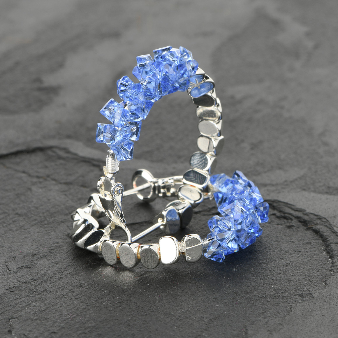 Damen Creolen mit Steinchen hellblau