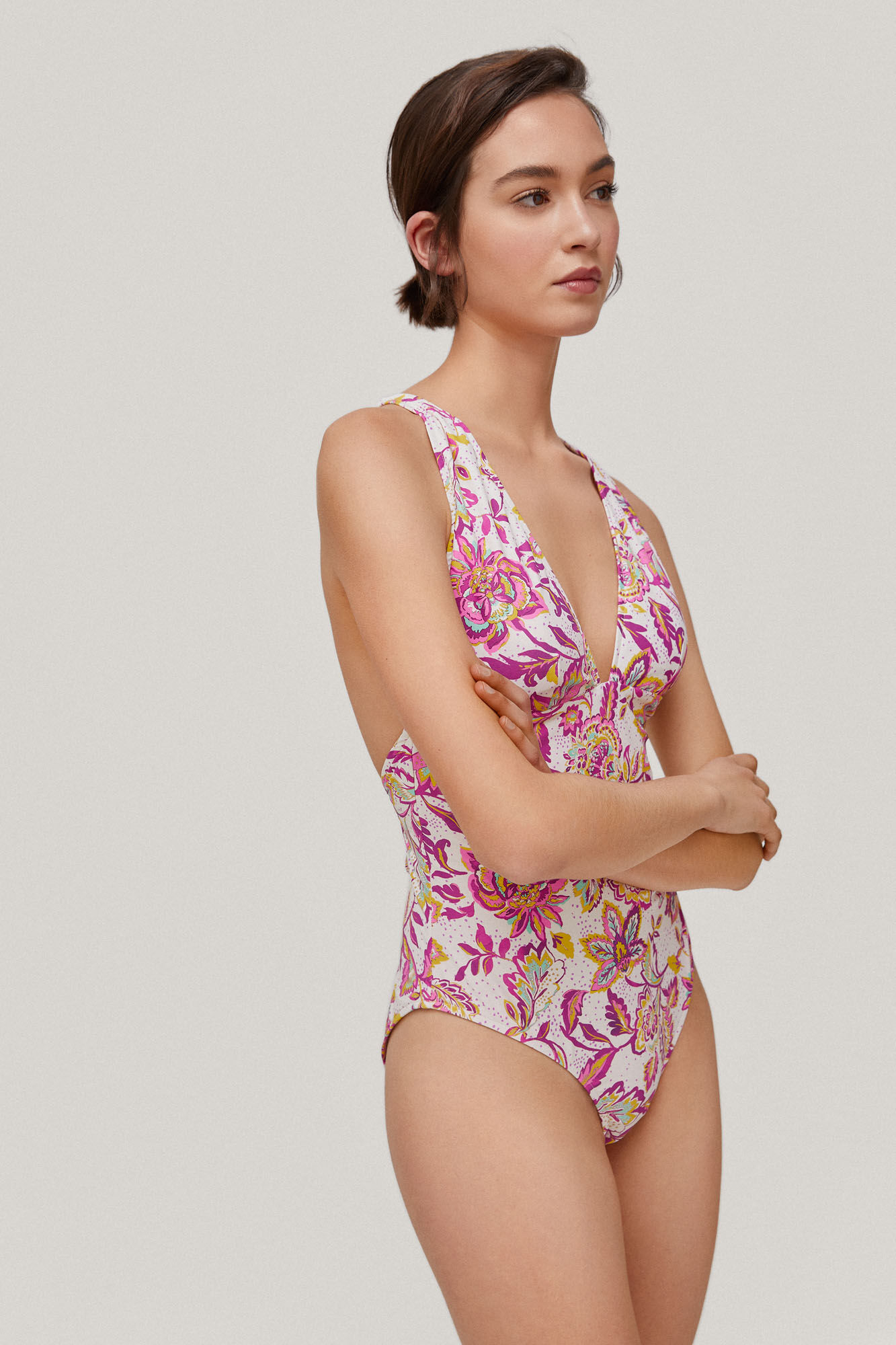 Maiô estampado com costas cruzadas. - Vários modelos