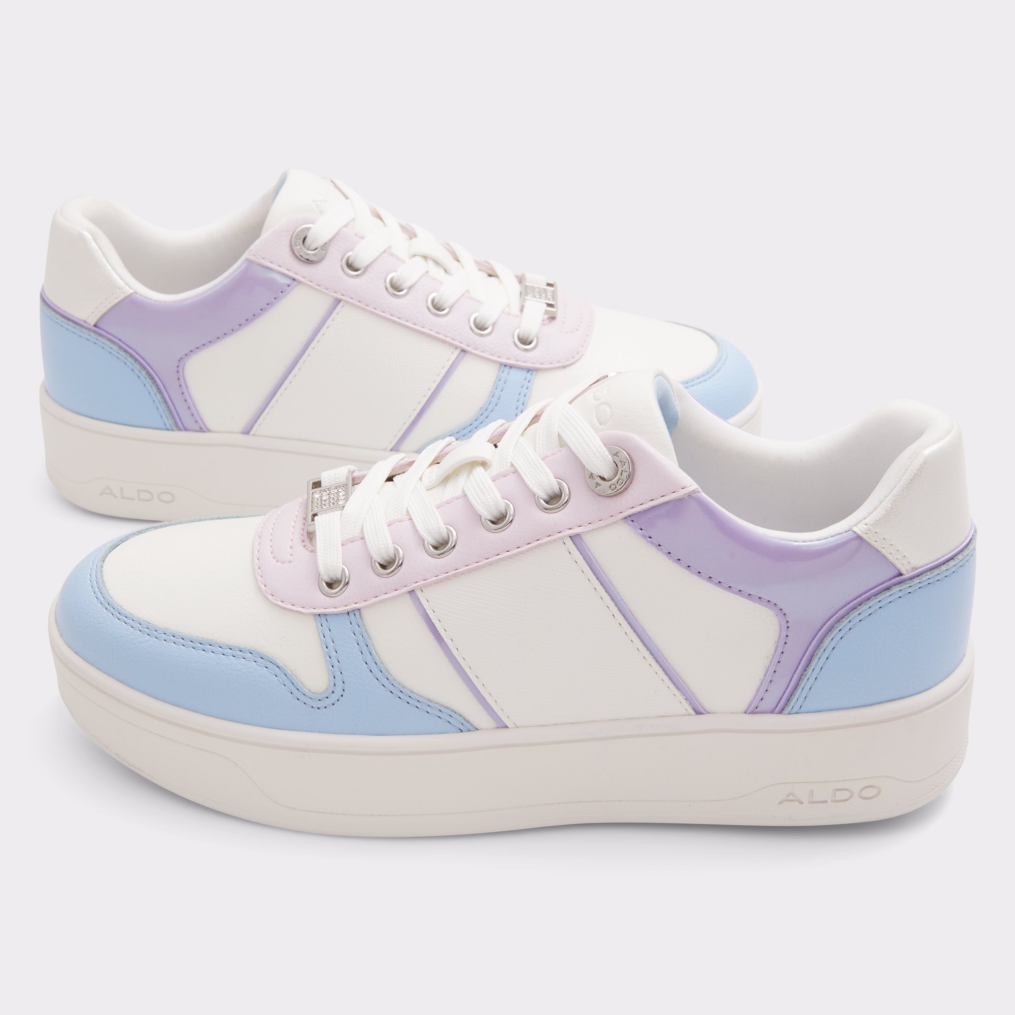 Clubhouse-l Blue Women Low top sneakers