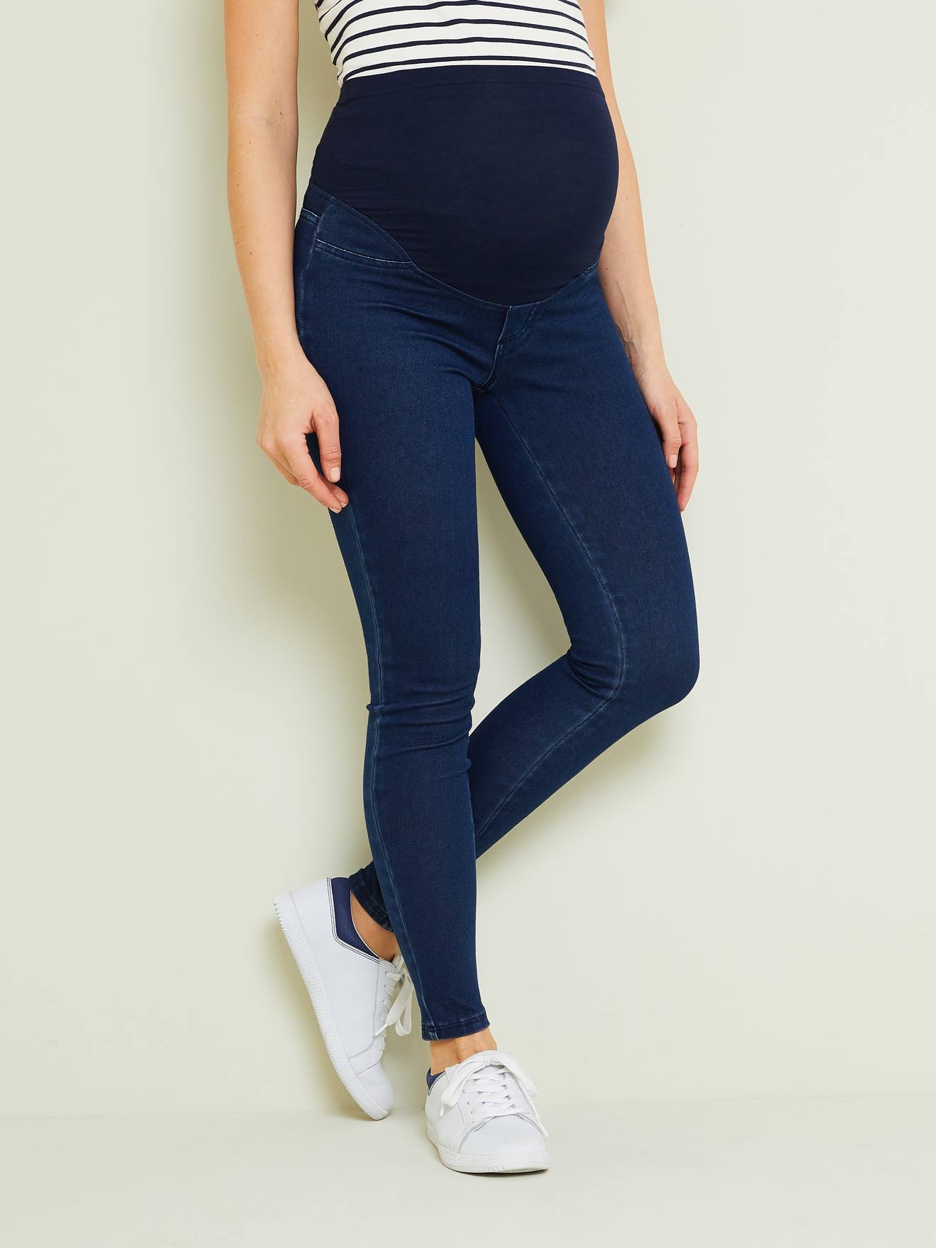 Calça legging de maternidade sem costura, lisa, azul claro com efeito jeans.