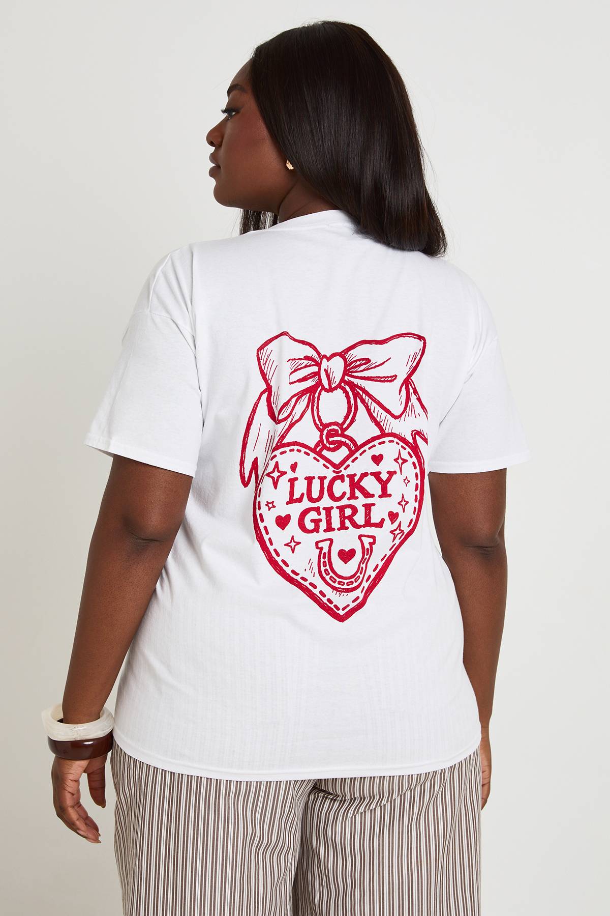 boohoo T-shirt Oversize Grande Taille Lucky Girl