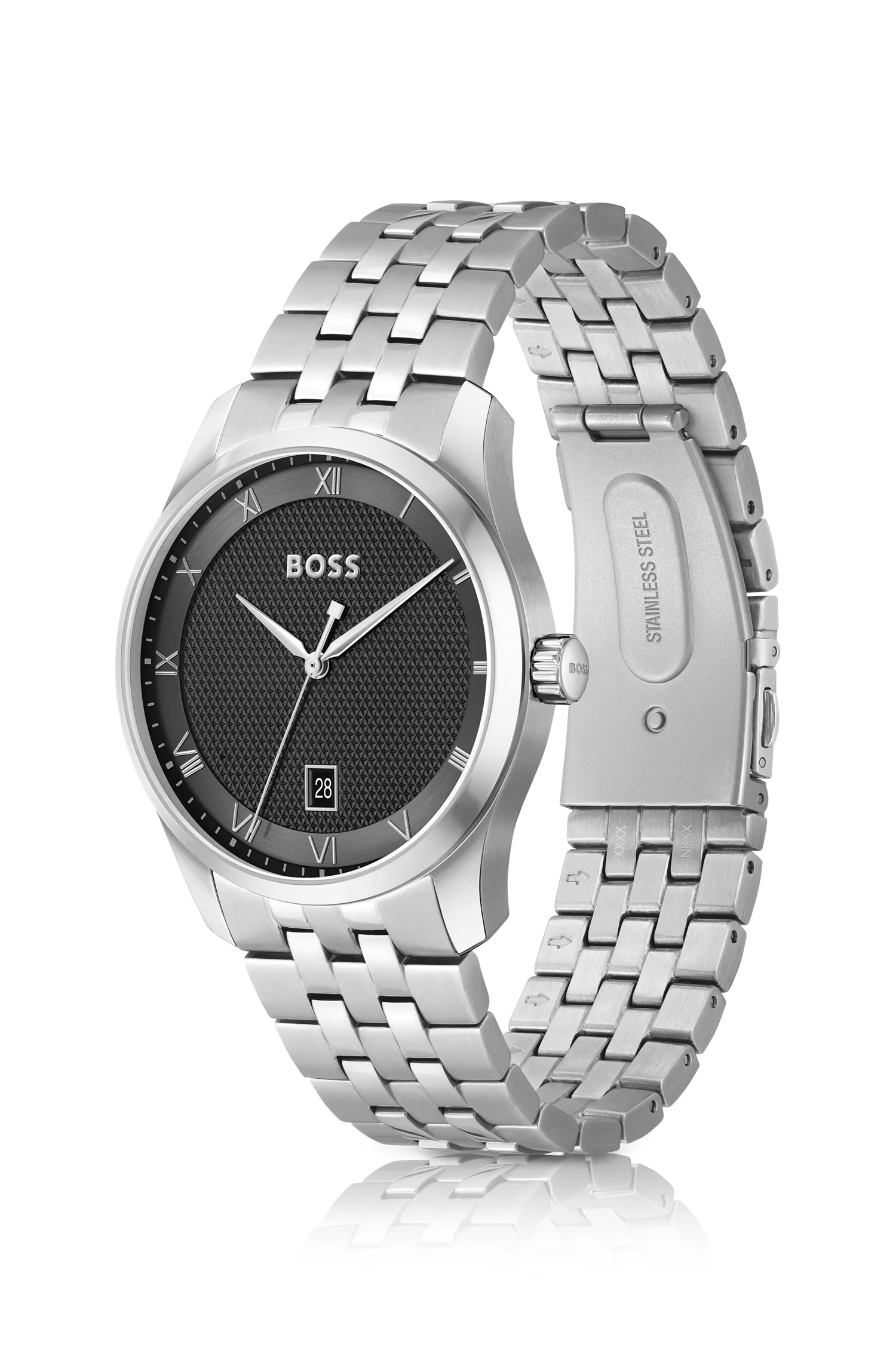 Relógio BOSS com pulseira preta de múltiplos elos e mostrador preto com padrão.