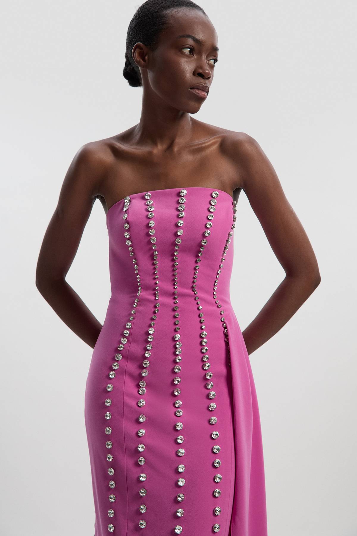 KarenMillen Robe Longue à Détails Drapés et Ornements de Cristaux