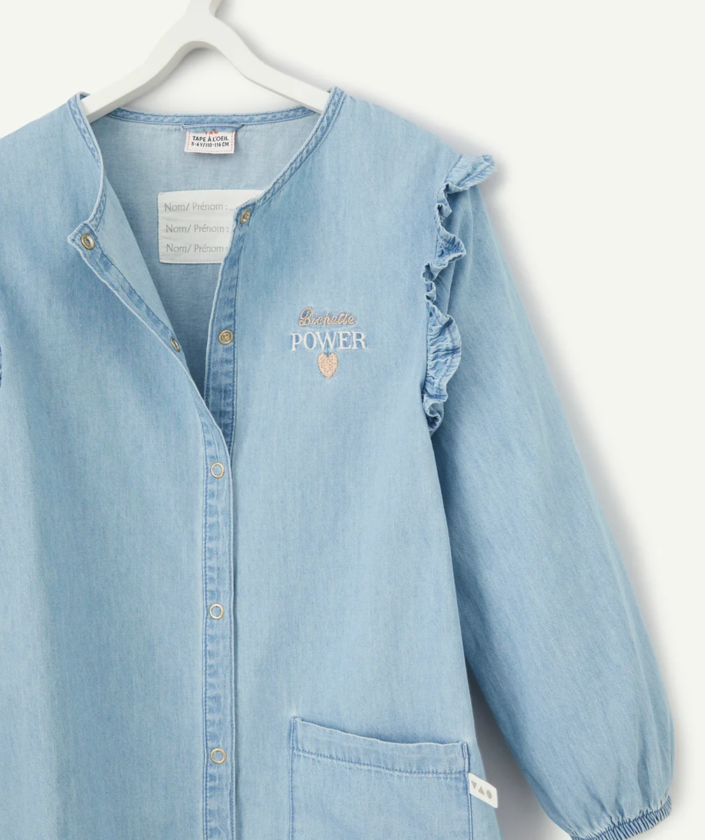 TABLIER FILLE EN COTON EFFET DENIM BLEU PRESSIONNÉ