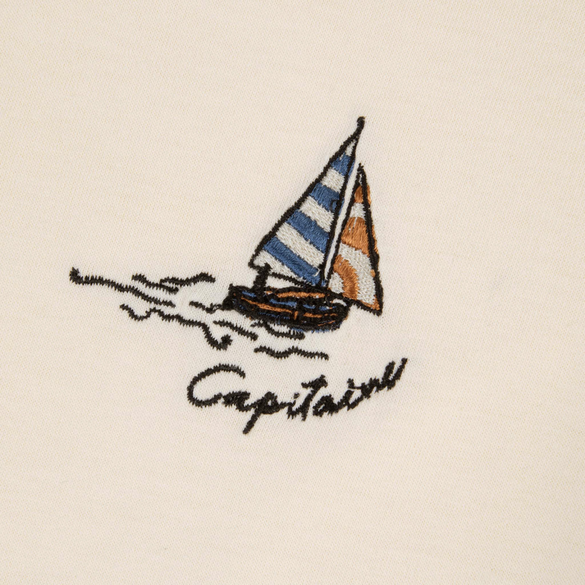 T-shirt écru broderie poitrine capitaine coton et coton recyclé - modèle arcy