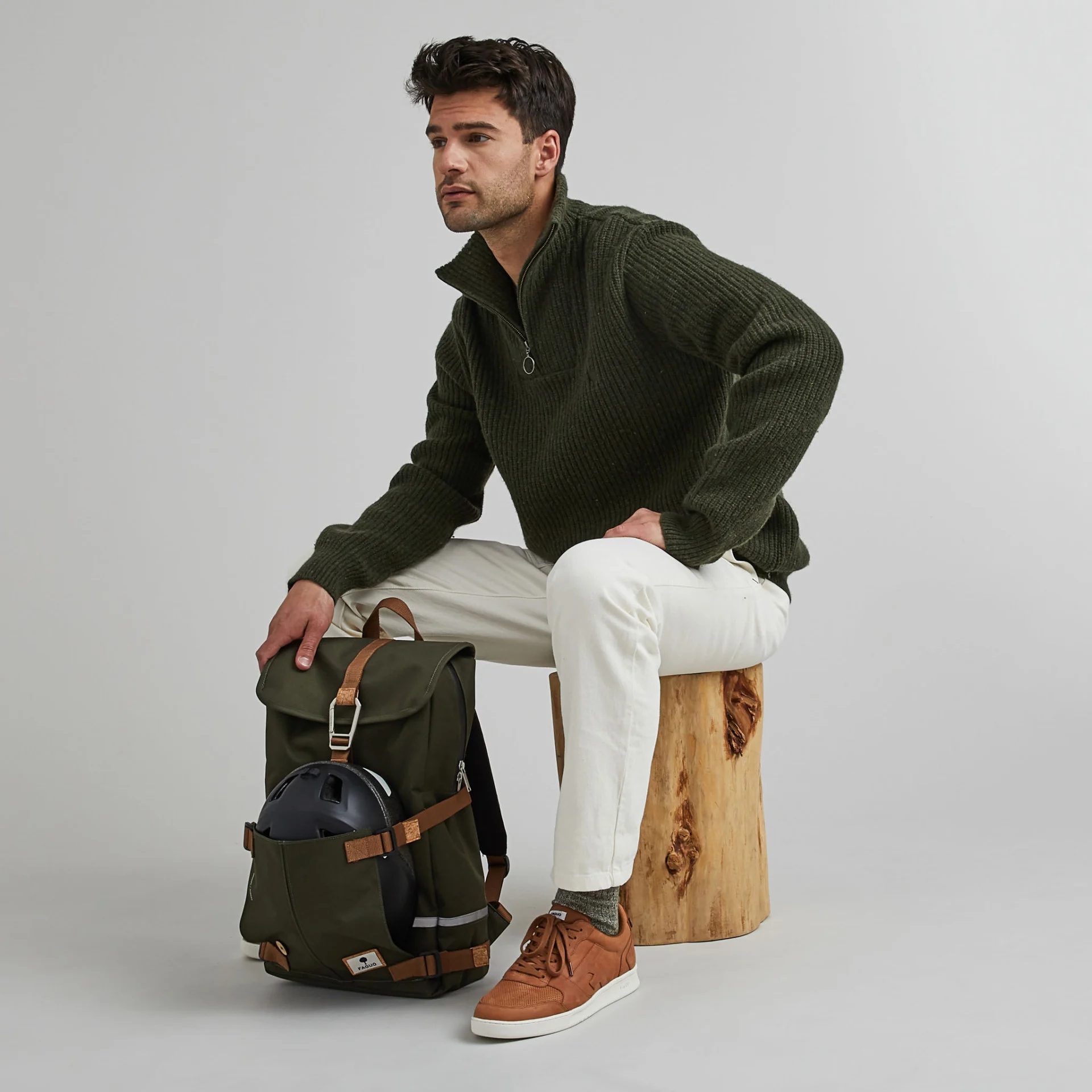 Sac à dos kaki végan en polyester recyclé - modèle Commuter