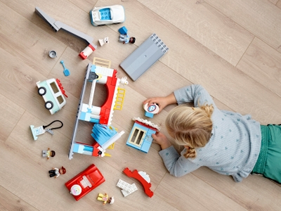 LEGO Parkeergarage en wasstraat (10948)