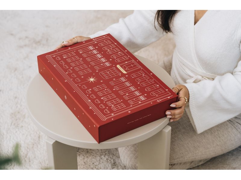 AVA & MAY Adventskalender Duftkerzen und Diffuser Adventskalender mit Mini-Produkten