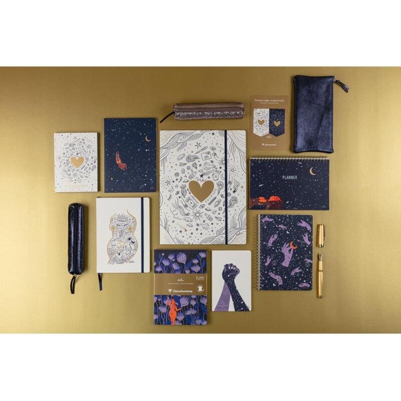 Adolie, Set de 2 carnets cousu fil A5 14,8x21 cm, 64 pages, ligné. Bloom. 1 carnet couverture cuir + 1 carnet couverture carte imprimée, ass.