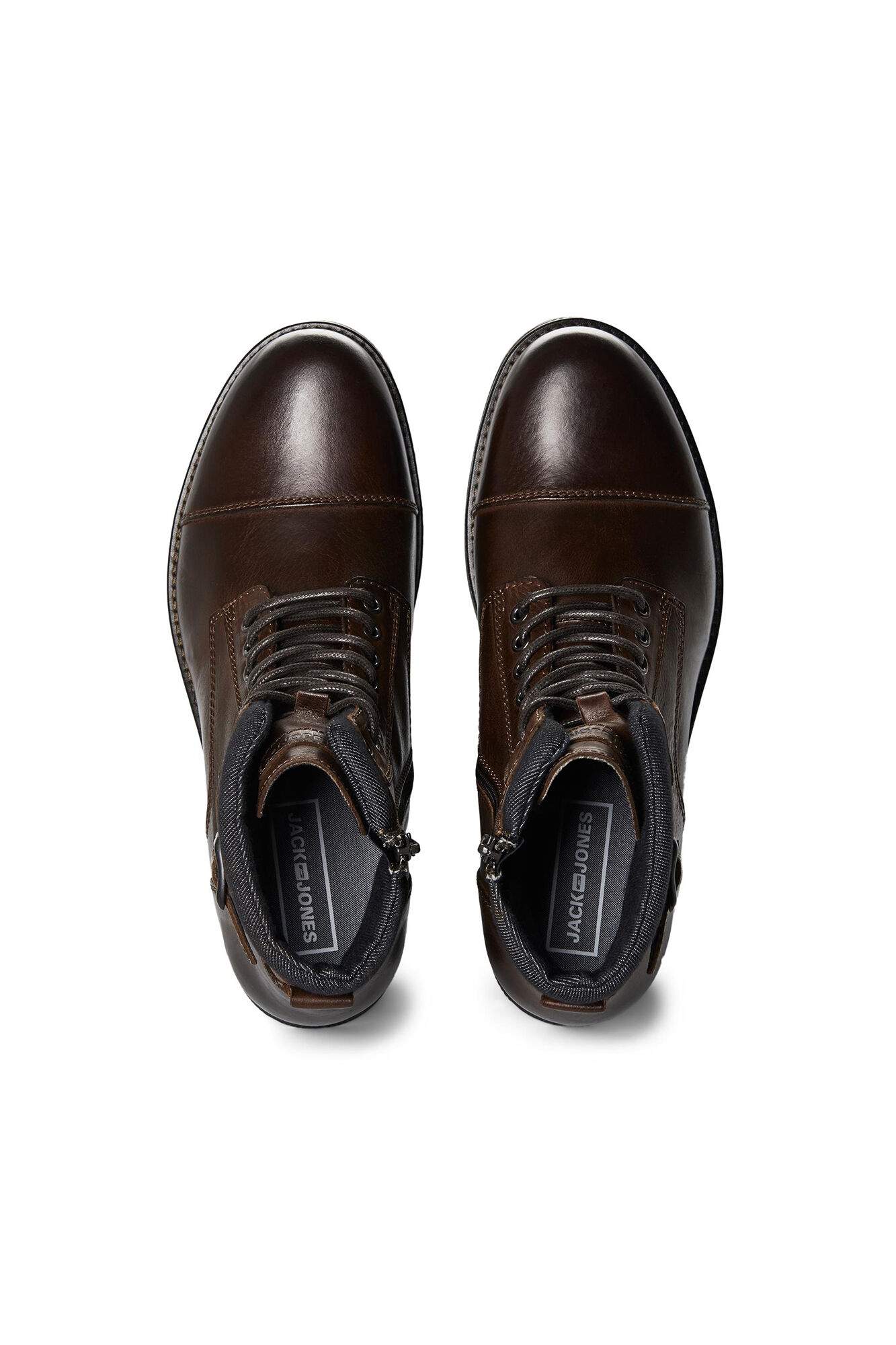 Bota de couro com sola tratorada