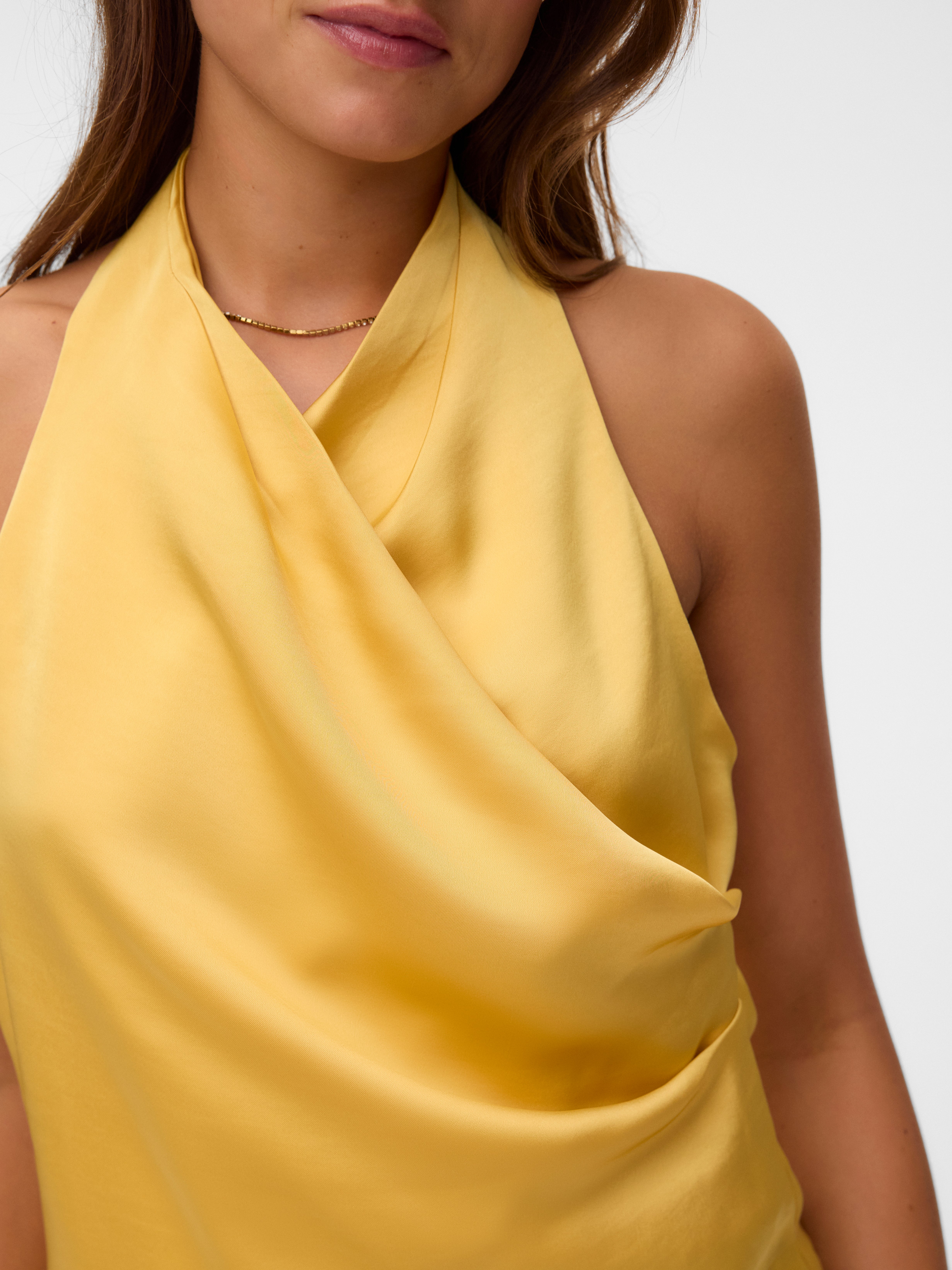 VMLIVIA Top