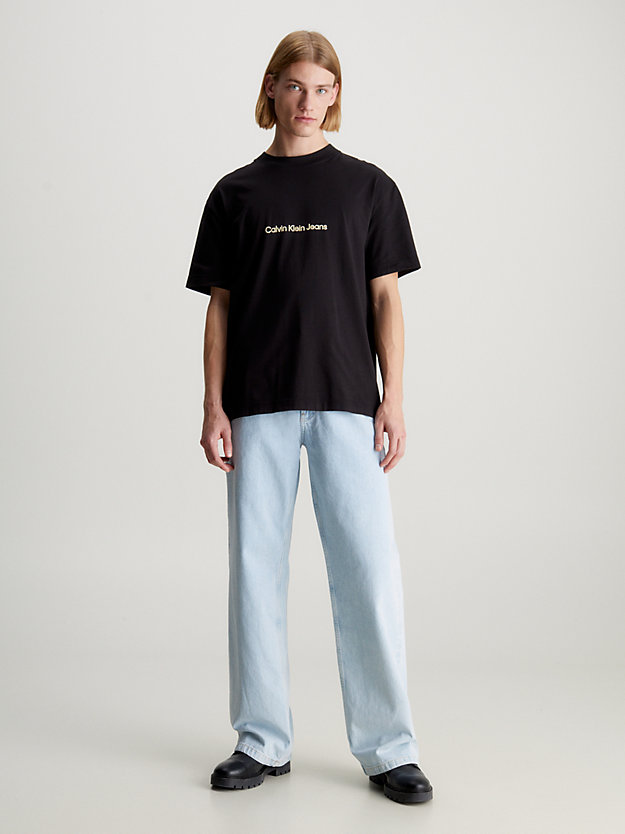 Camiseta de corte folgado com logotipo nas costas