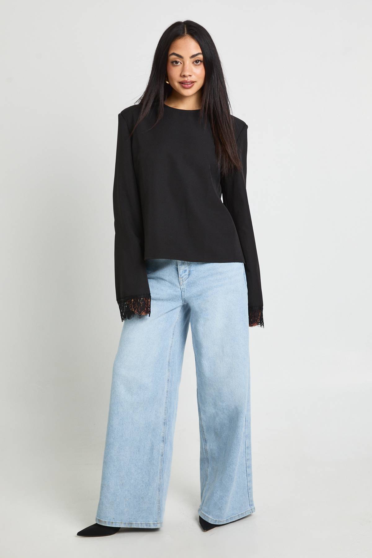 boohoo Chemisier À Manches Évasées Avec Poignets En Dentelle