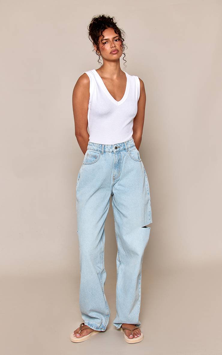 Light Blue Wash Prettylittlething Jean Boyfriend Fendu À La Cuisse