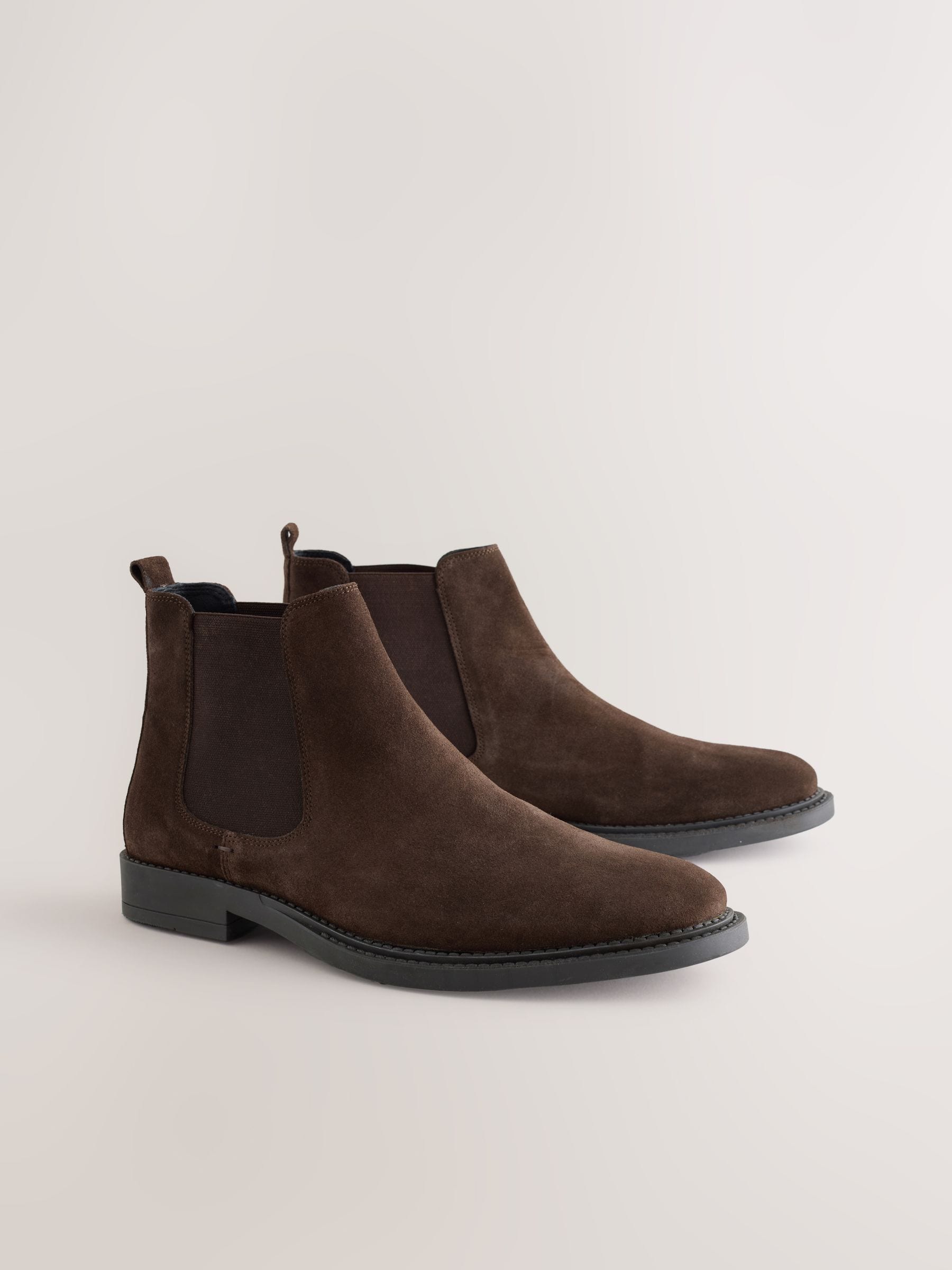 Bruin - Smart Suede Chelsea Boots