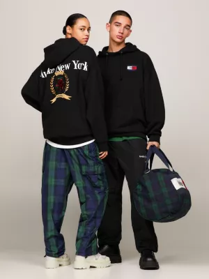 Tommy x Awake NY com Logo Oversized e Estilo Relaxado