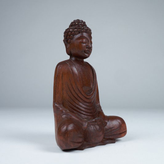 Handgeschnitzte Buddhafigur sitzend, L 8 cm, B 15 cm, H 22 cm von fischer's lagerhaus