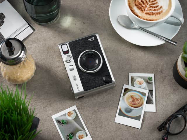 Fujifilm Instax Mini Evo-kamera (sort)