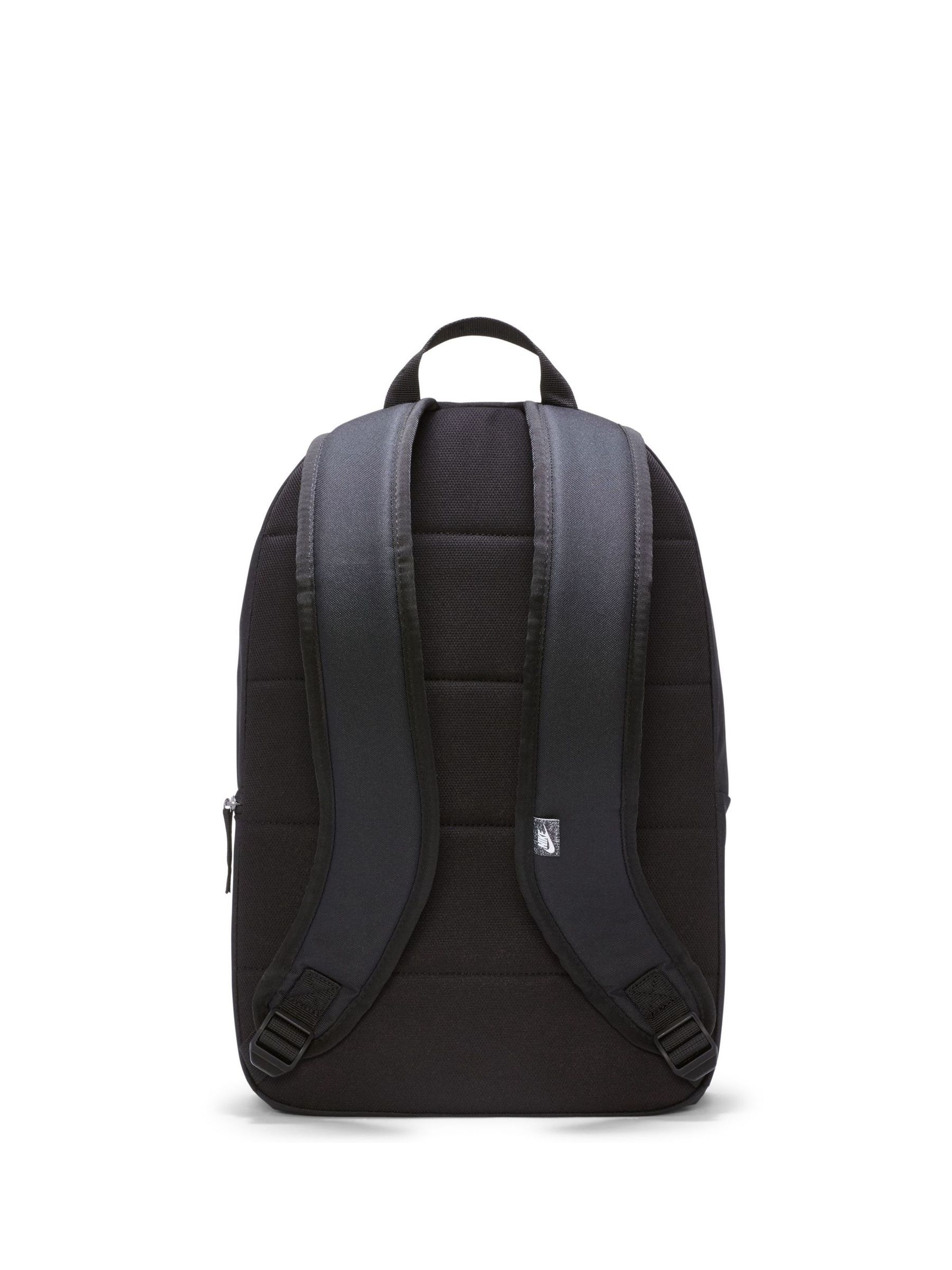 Zwart - Nike Heritage rugzak (25 L)