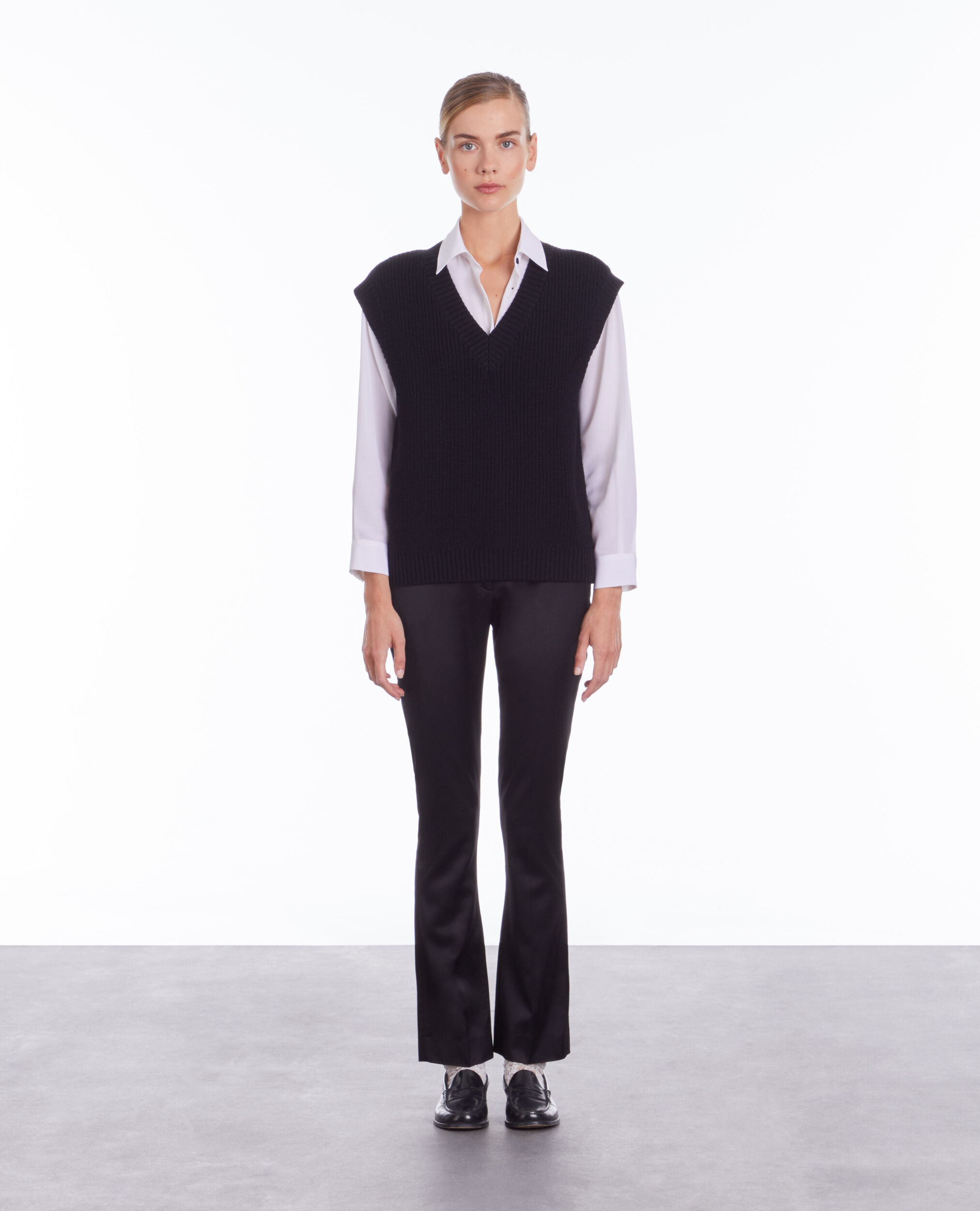 Pull noir sans manches en laine