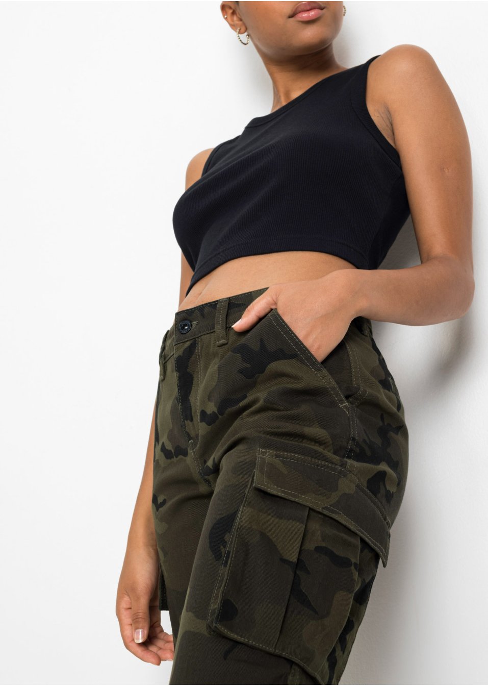 Pantalon cargo avec imprimé camouflage